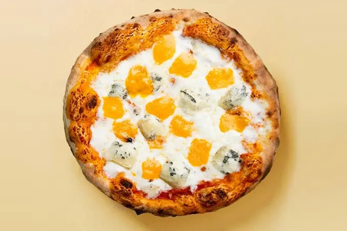 quattro fromaggi pizza